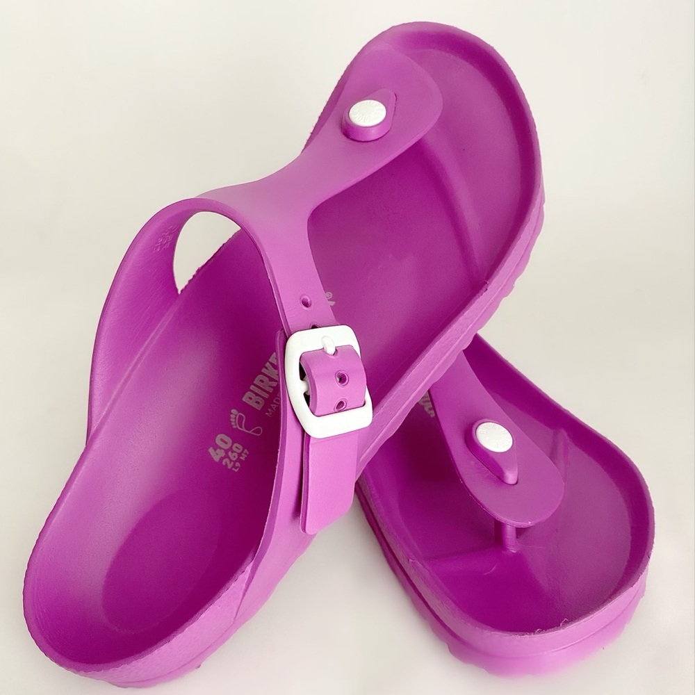 Birkenstock Gizeh sandals. Waterproof rubber.